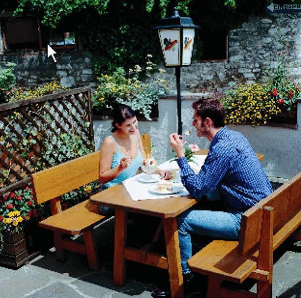 Hotel Restaurant Gradlwirt Niederndorf  Buitenkant foto