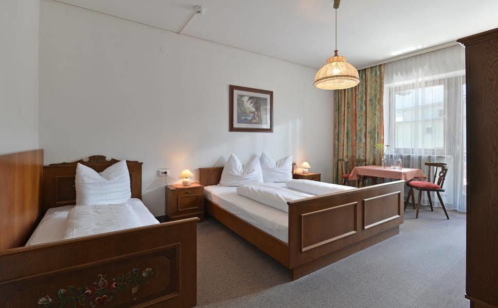 Hotel Restaurant Gradlwirt Niederndorf  Buitenkant foto