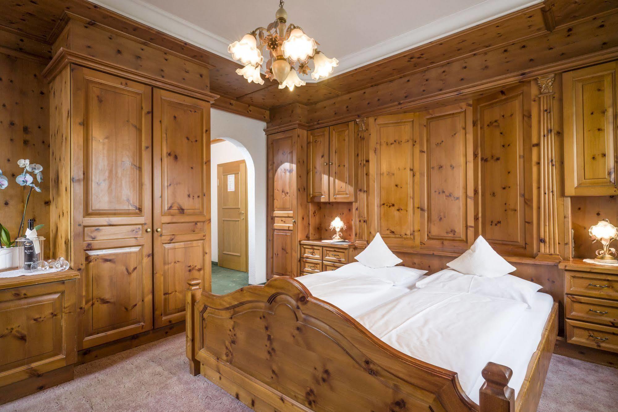 Hotel Restaurant Gradlwirt Niederndorf  Buitenkant foto
