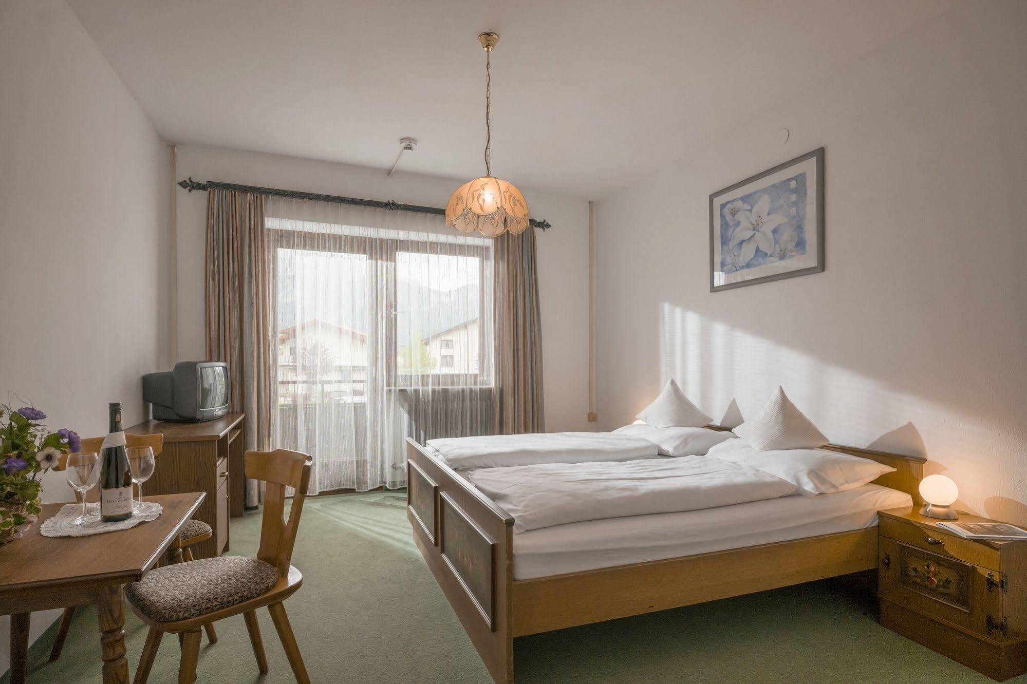 Hotel Restaurant Gradlwirt Niederndorf  Buitenkant foto