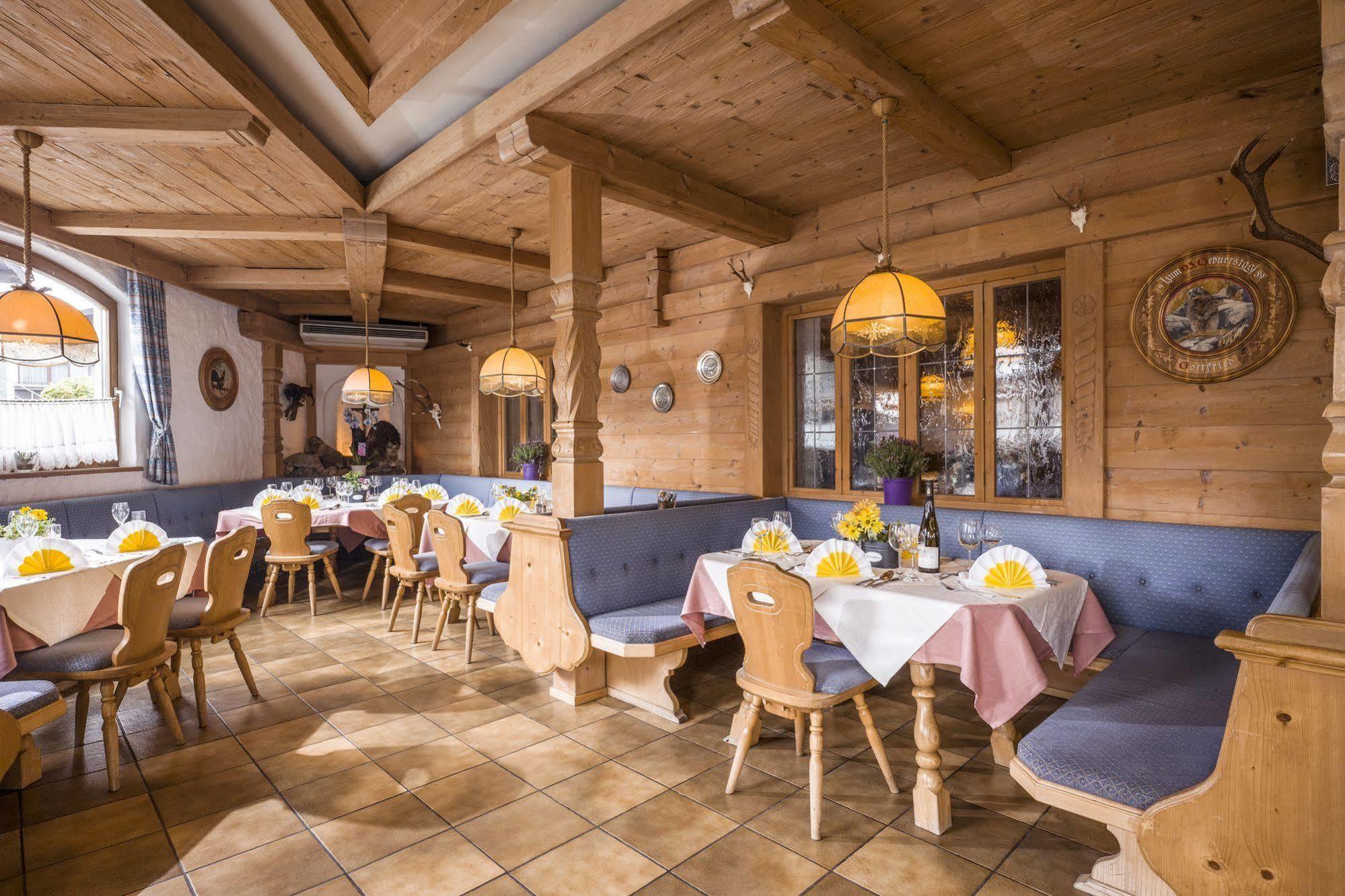 Hotel Restaurant Gradlwirt Niederndorf  Buitenkant foto