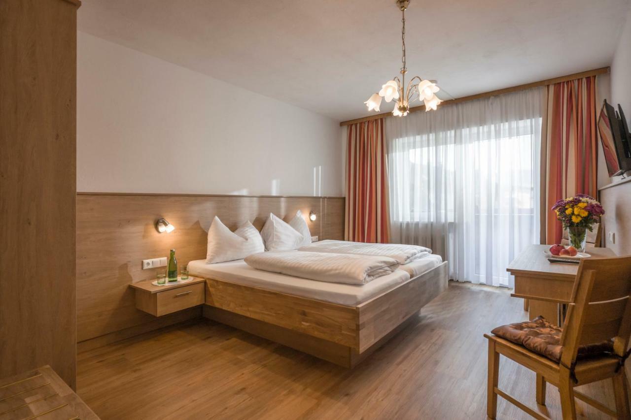 Hotel Restaurant Gradlwirt Niederndorf  Buitenkant foto